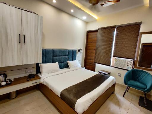 Monga Dreams 120 meters from Golden temple - Housity