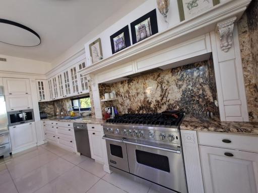 Vila Manor - Housity