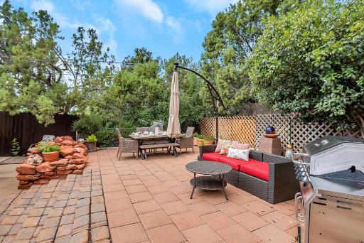 Sedona Mountain Trail Outdoor Relaxing, Enjoy A Nap In The Sunroom, Pets Are Welcome! - Housity