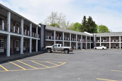 University Manor Inn - Housity
