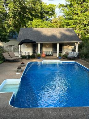 Pool House - Housity