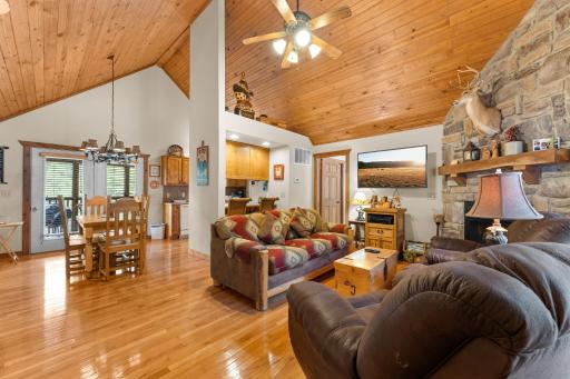 Dakota Lodge Home - Housity