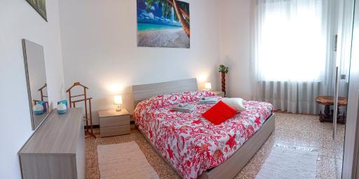 Ampio APPARTAMENTO VICINO AL CENTRO DI TREVISO, PARCHEGGIO GRATUITO - Housity