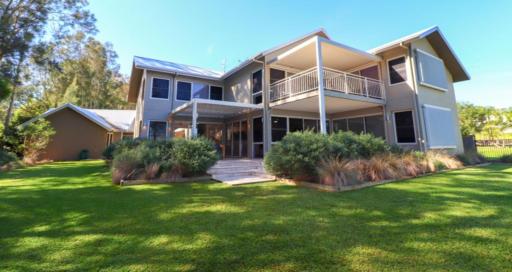 Pelican Escape Executive Home - Housity