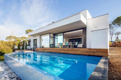 Holiday Rentals at Camiral, a Quinta do Lago Resort - Housity