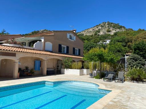 La Roca Flora - Housity