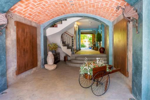 Apartaments Suites Sant Jordi - Housity