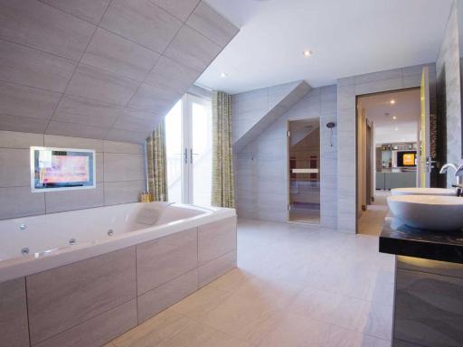 The Waterside Hotel - Housity