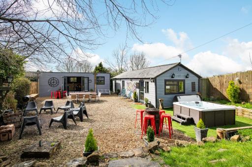 The Pine Lodge with Hot Tub and Games Room - Housity