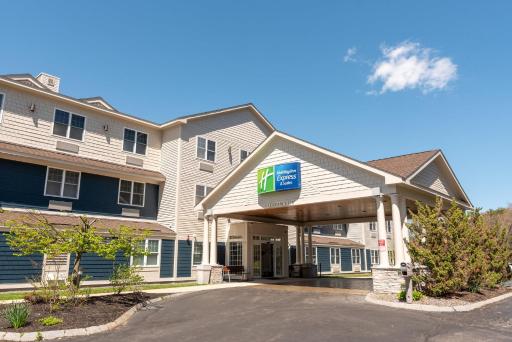 Holiday Inn Express Hotel & Suites Hampton South-Seabrook by IHG - Housity
