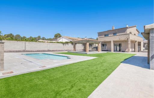 Pet Friendly Home In Cabra Del Camp - Housity