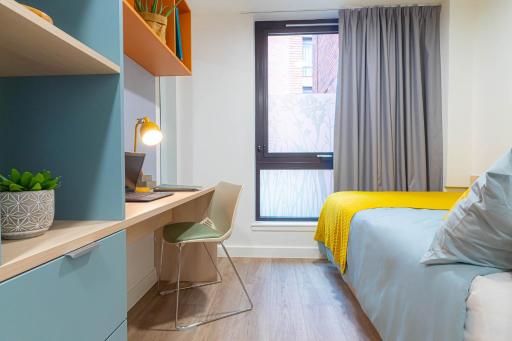 Student Only, Ensuite-in a Stylish Apartment at Signal Place - Housity