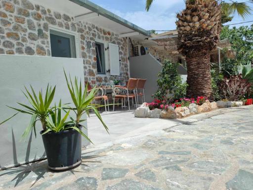 Voula Ilias Studios - Housity