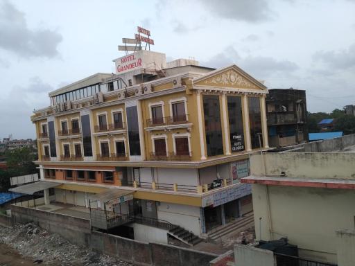 HOTEL GRANDEUR - Housity