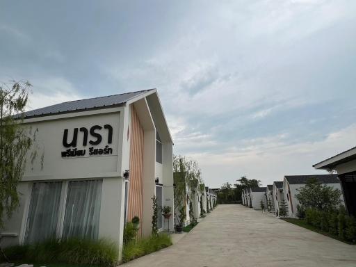 นารา พรีเมียม รีสอร์ท @ชัยนาท - Housity