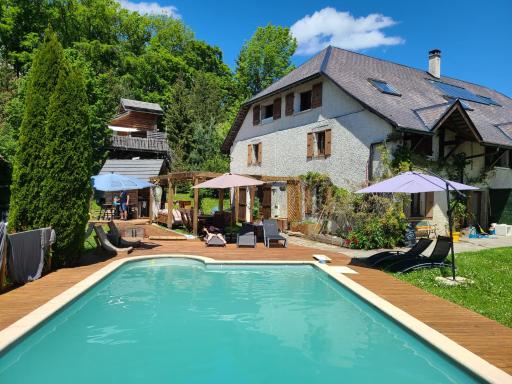 L'oree des Bornes-appartement avec piscine - Housity