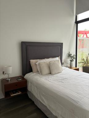 Apartamento moderno 2 habitaciones y 2 banos area Cayala y Embajada USA CASH ONLY - Housity