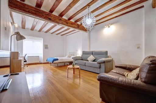 Casa Iruña by Clabao - Housity