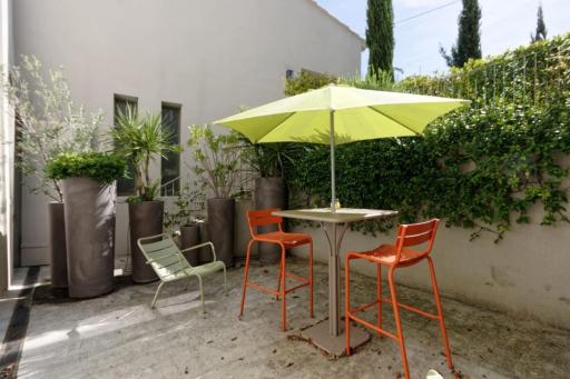 Private furnished apartment with all comfort has a terrace in a green space - Housity