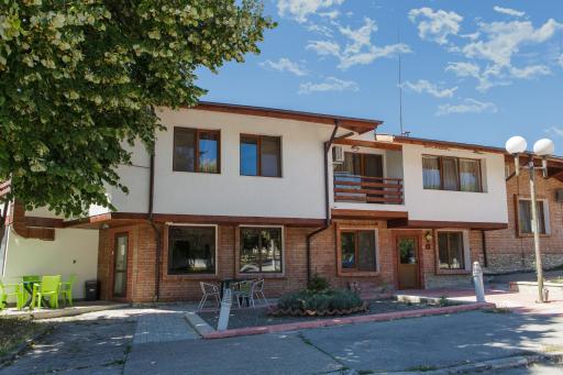 Family Hotel Kipra - Housity
