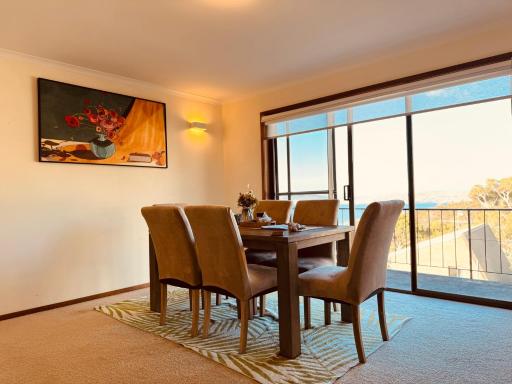 Cheerful 3 bedrooms home with Sea View - Housity