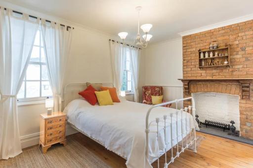 Islay House - Brick Room - Housity
