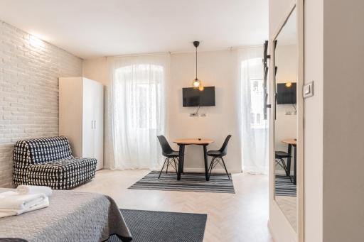 L&B Old Town Studio Apartments - Housity