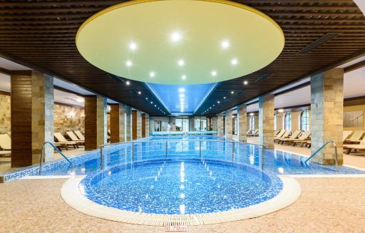 Grand Royale Apartment Complex & Spa - Housity
