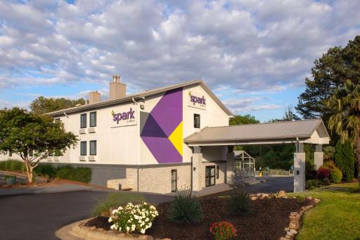 Spark by Hilton Atlanta Cumberland Ballpark - Housity