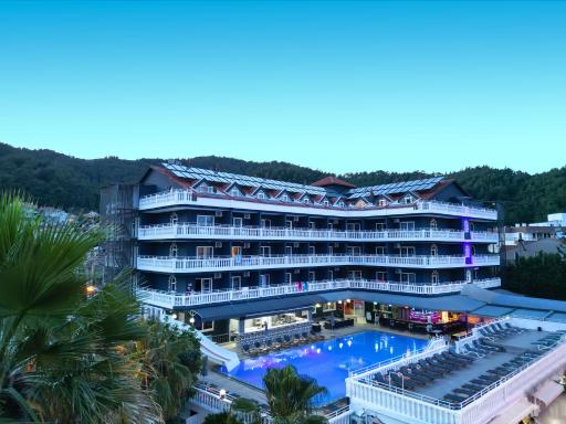 Mustis Royal Plaza Hotel - Housity