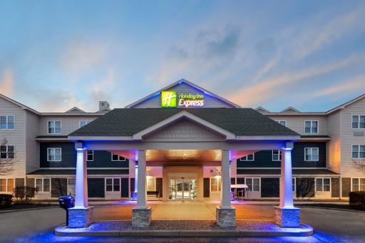 Holiday Inn Express Hotel & Suites Freeport by IHG - Housity