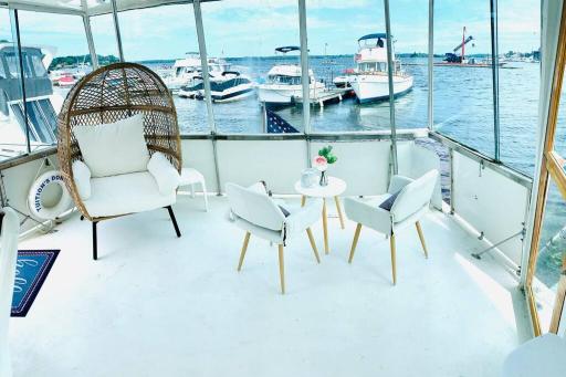 Beautiful Yacht in Clayton, NY! - Housity