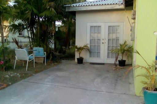 Stay Awhile Studio Apartment - Live Like A Local - Housity