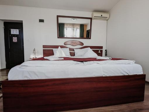 Conacul de pe Lac - Housity