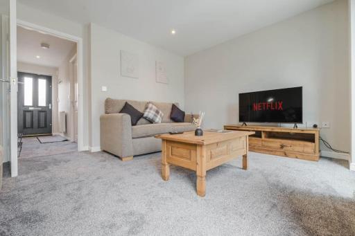 Charming House with Free Parking - Housity