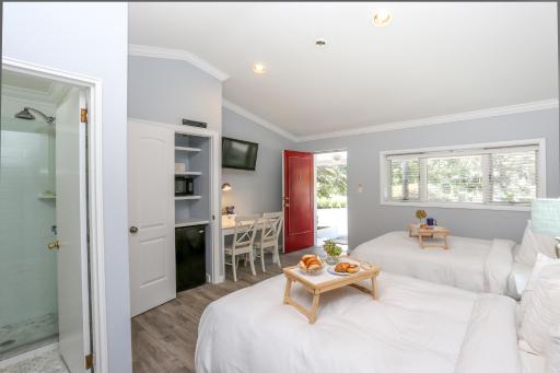 Hamlet Inn - Housity