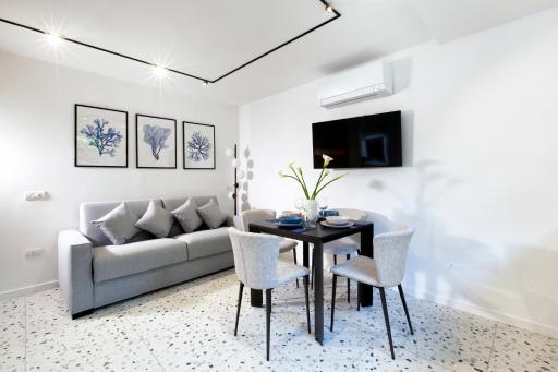 Capri House - Housity