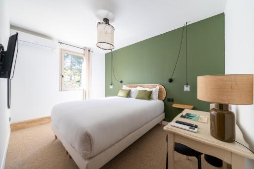 Hôtel La Garrigue & Bar Piscine - Housity