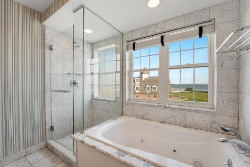 Newport Beach Hotel & Suites - Housity
