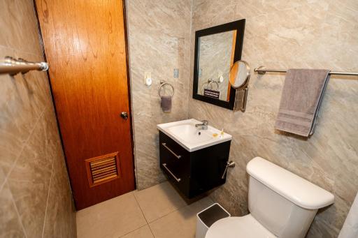 Oasis in the South of the Island with FREE parking and laundry - Housity