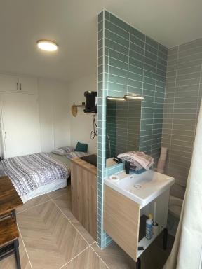 Superbe studio neuf avec Balcon - Housity
