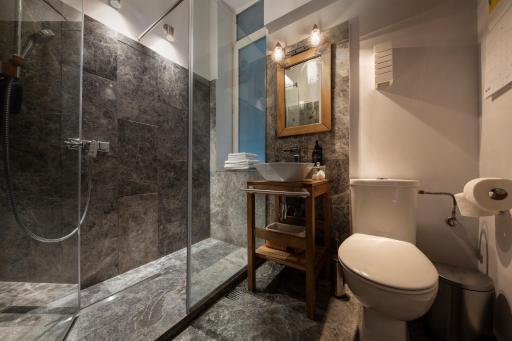 The Cozy Nest Downtown by Pretty Apartments - Housity
