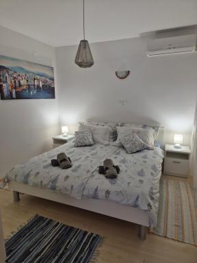 Lovely 2-bedroom apartment in Novi Vinodolski - Housity