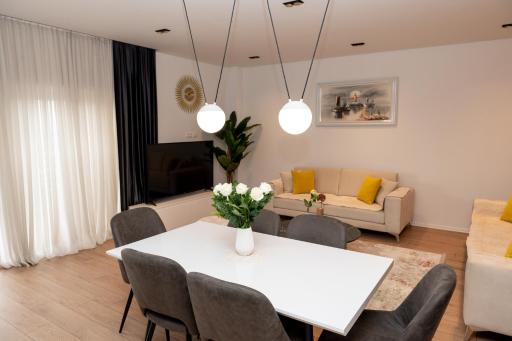 Luxury Lakeview Apartment in Pogradec - Housity