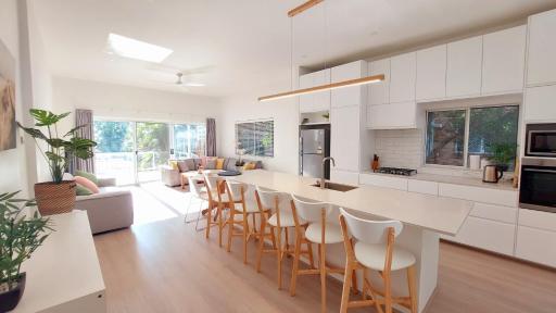 Parking, walk to beach, 3 bedroom Tropical Bondi Beach Oasis - Housity
