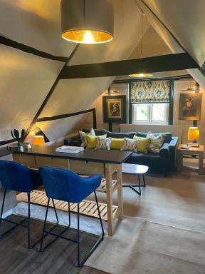 A Self Contained Flat Within a 15th Century Medieval House - Housity