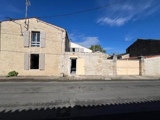 Maison et dependences, Benon, 15min La Rochelle - Housity