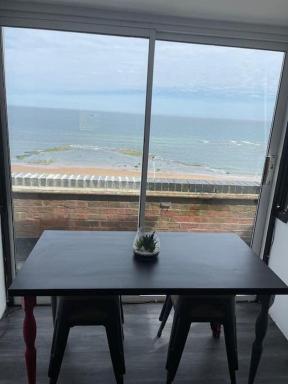 Seaside Place - Housity