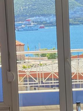 Marias rooms chantzara spyropoulos family apart 50 sqm 2studios sea view far 50 m harbour , heart city, flats to let - Housity