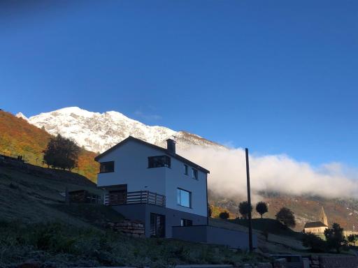 LENIS Bed and Breakfast - Housity